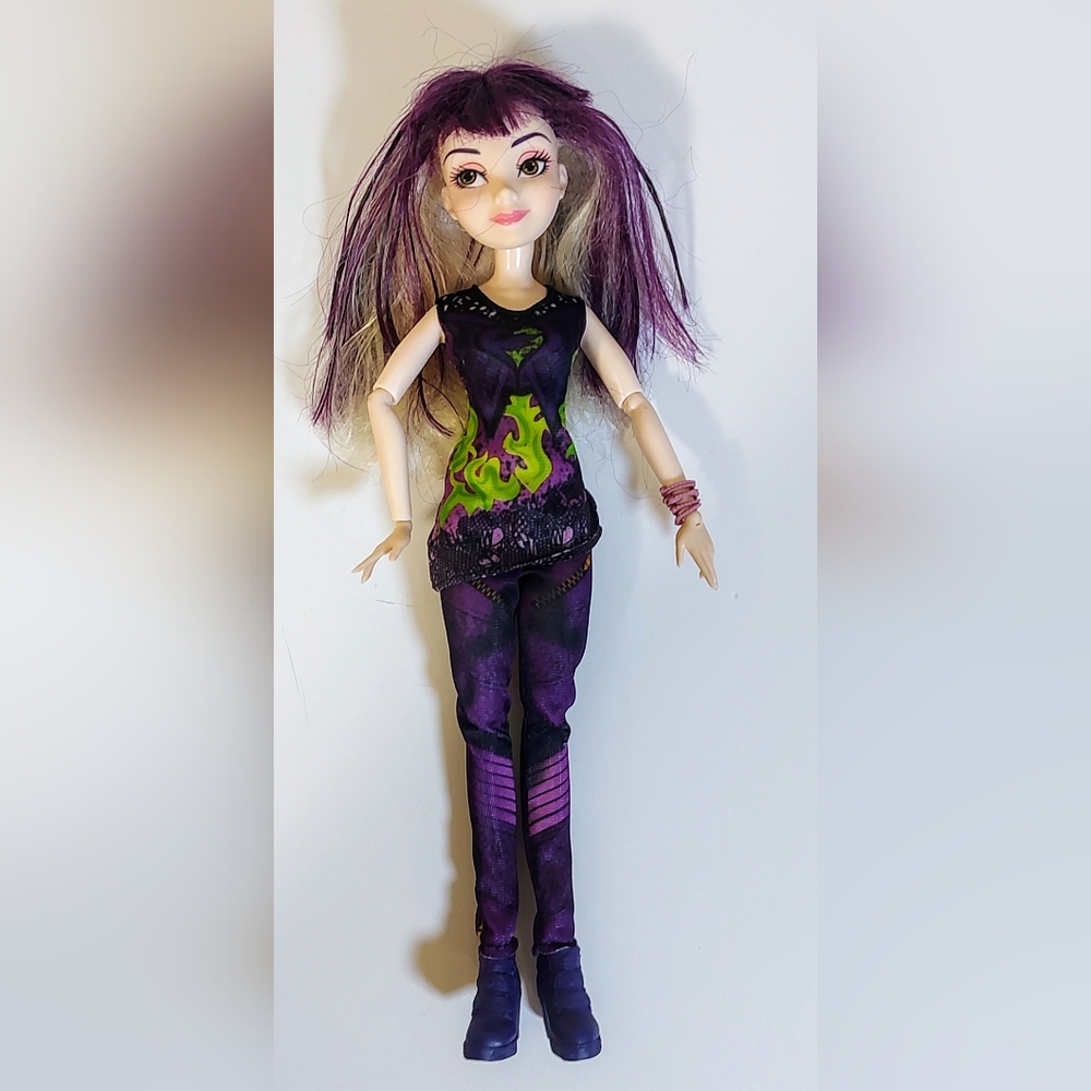 Hasbro Disney Descendants 2 Mal Isle Style Switch Doll Blonde Purple 11"